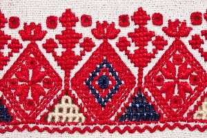 Marioara Constantin Palagica - Collezione AIEVEA; Camicia tradizionale \nTransylvania;\nbased su artefatto del Museo Nazionale del Peasant romeno